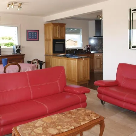 2 Bedroom Awesome In Дом отдыха Kerlouan